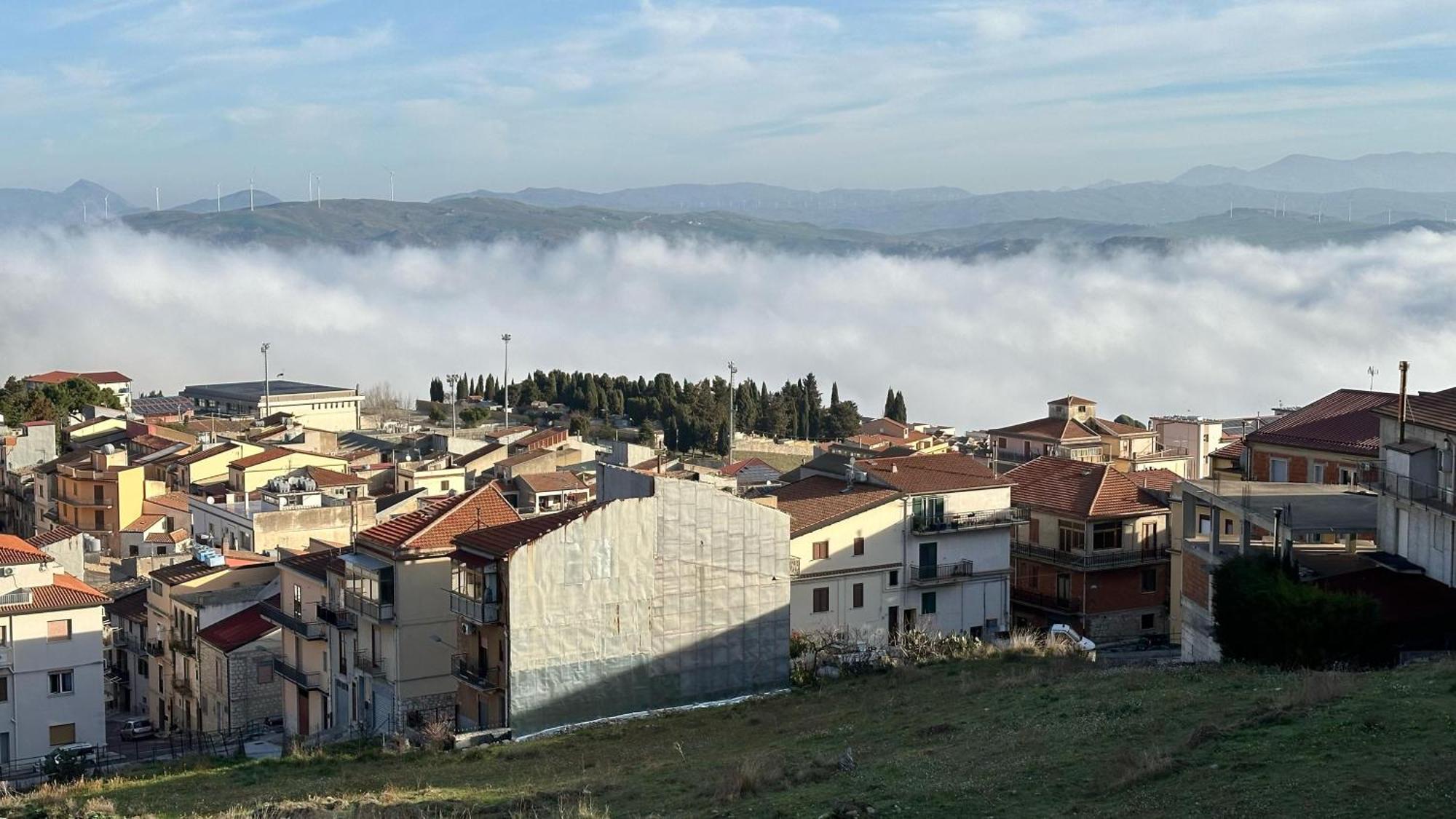 B&B A Due Passi San Giovanni Gemini Bagian luar foto